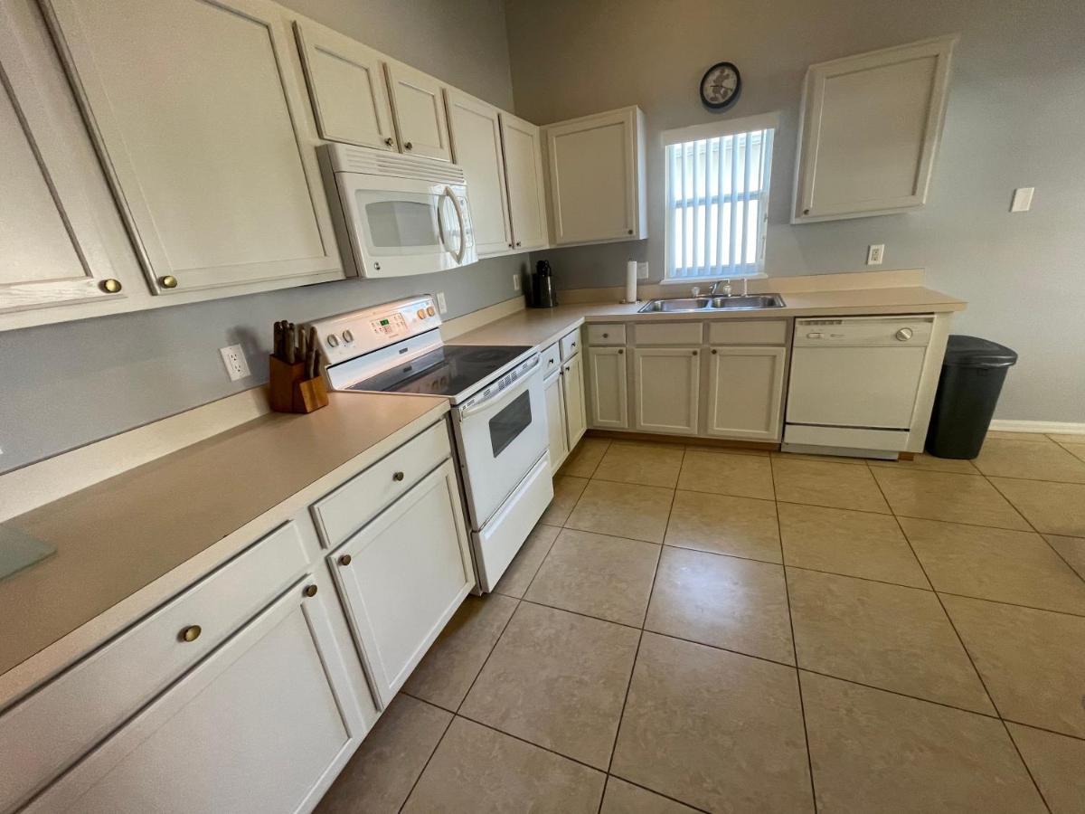 3 Bedroom Villa With Poolside Cinema And Games Room Close To Theme Parks Sleeps 6 Plus 2 Orlando Exterior photo