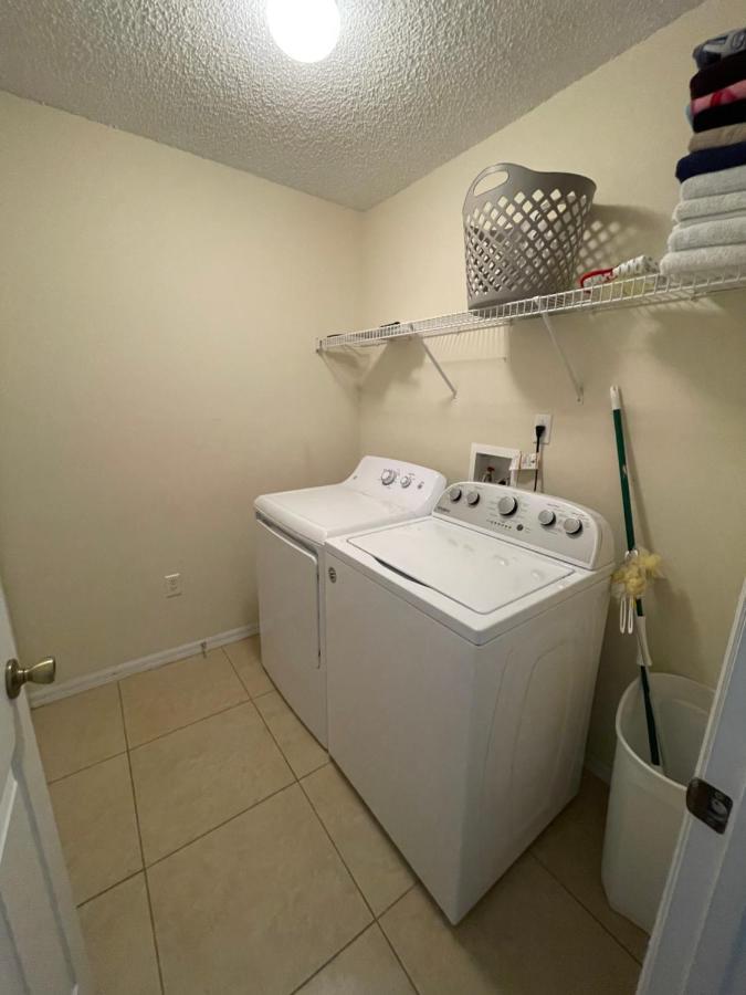 3 Bedroom Villa With Poolside Cinema And Games Room Close To Theme Parks Sleeps 6 Plus 2 Orlando Exterior photo