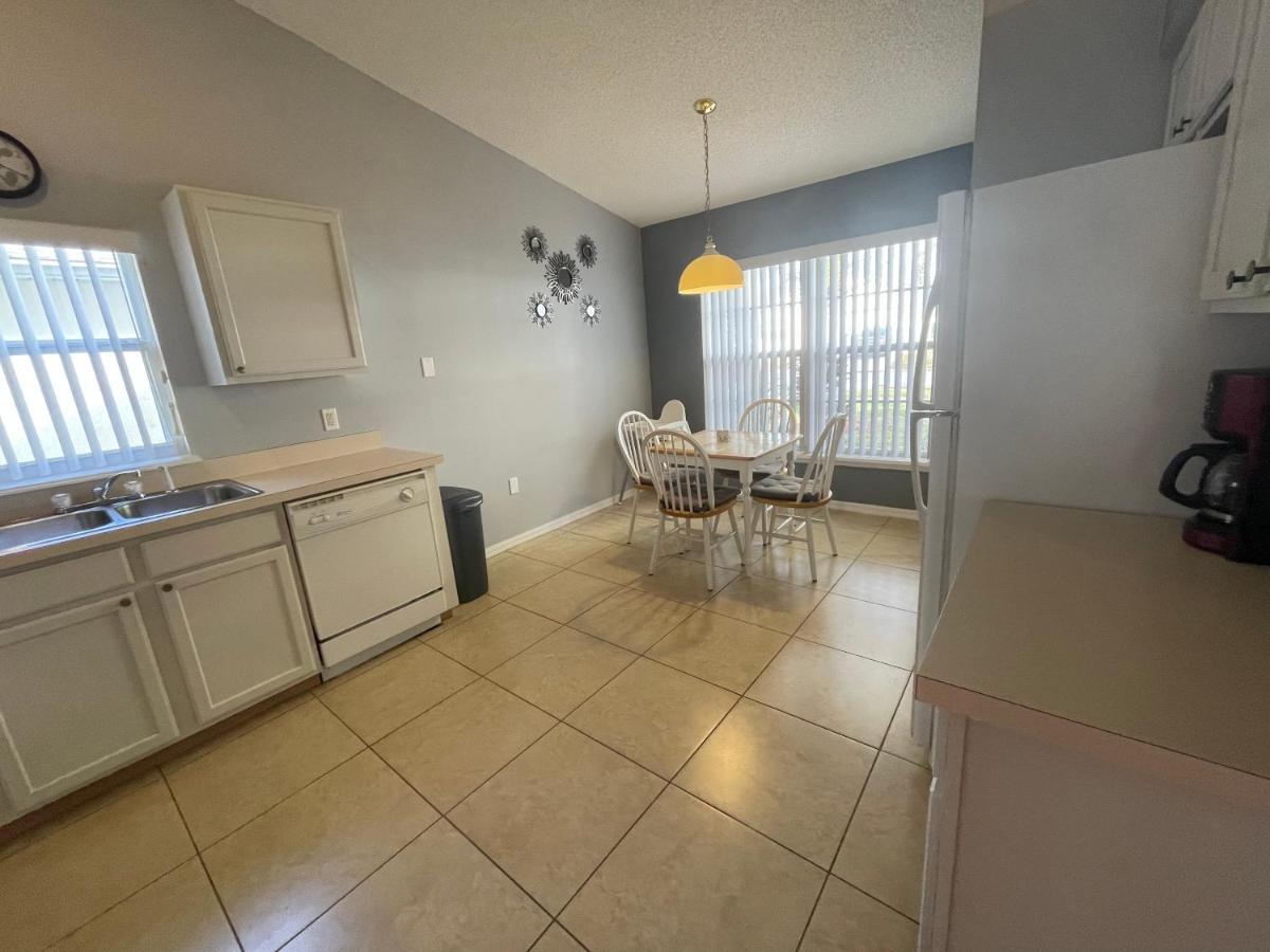 3 Bedroom Villa With Poolside Cinema And Games Room Close To Theme Parks Sleeps 6 Plus 2 Orlando Exterior photo